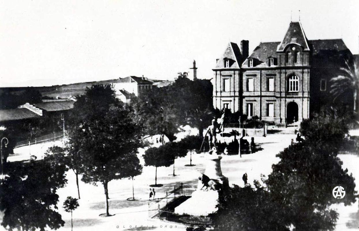 Saida 504- Place Poincare- Mairie COLLECTION DES AMIS DE ND DE SANTA CRUZ.jpg